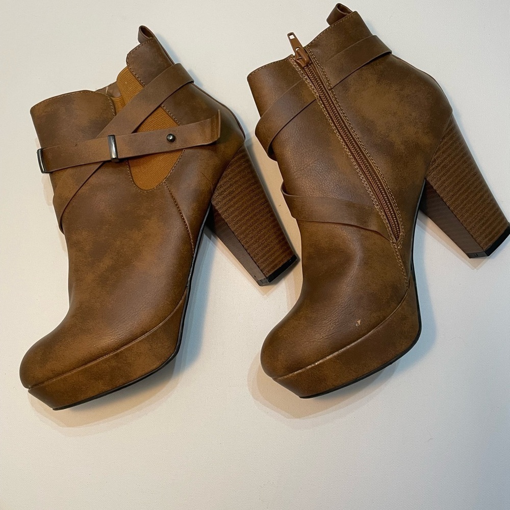 Dominique  Nicole Brown Ankle Boots Size 9W SB-AR - Picture 5 of 6